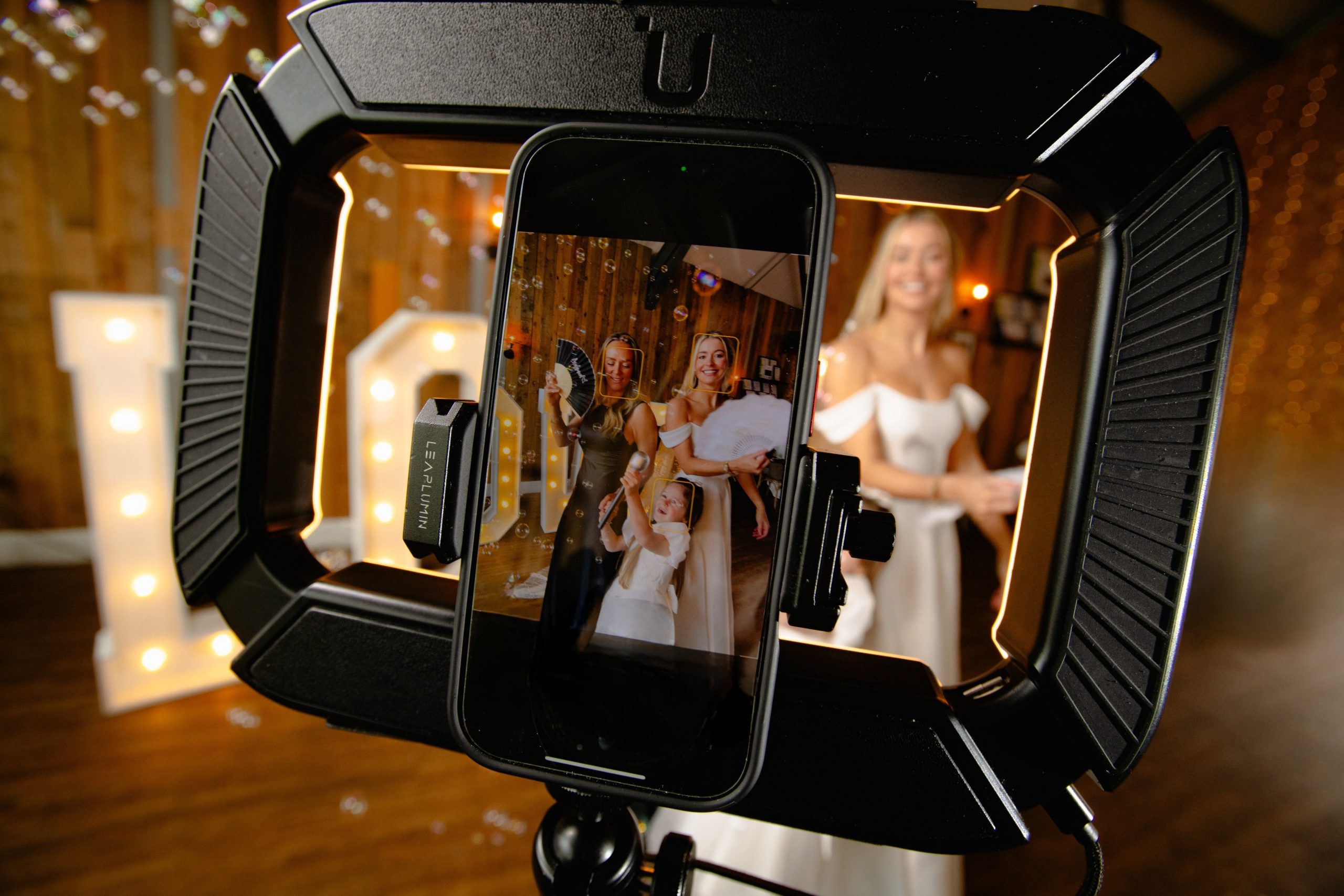 Website ring light